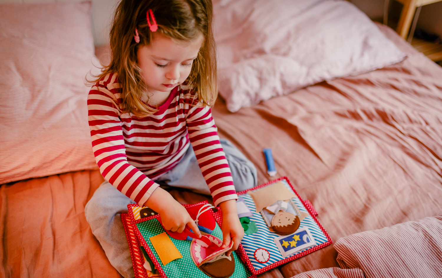 Kinder, die mit Montessori-Spiel aufwachsen – Warum frühe Förderung den Unterschied macht
