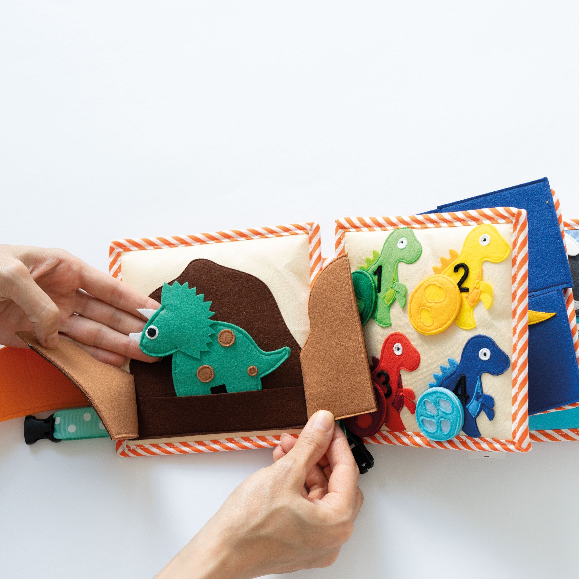 Dino amis – Mini quiet book de 6 pages