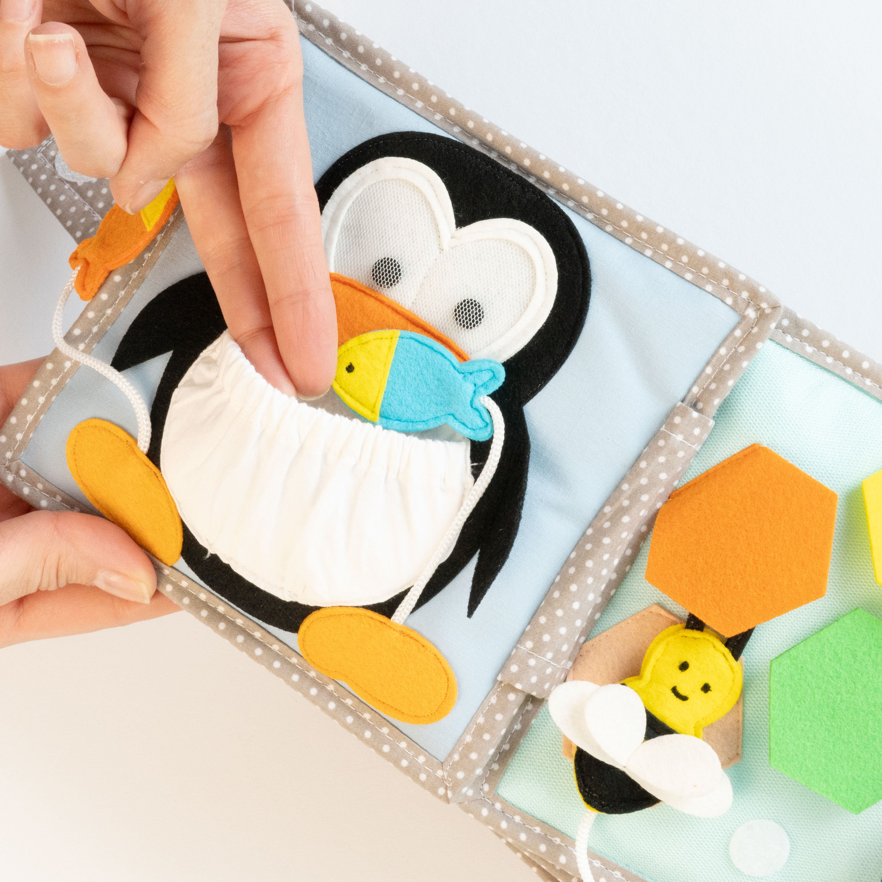 Schillernder Papagei